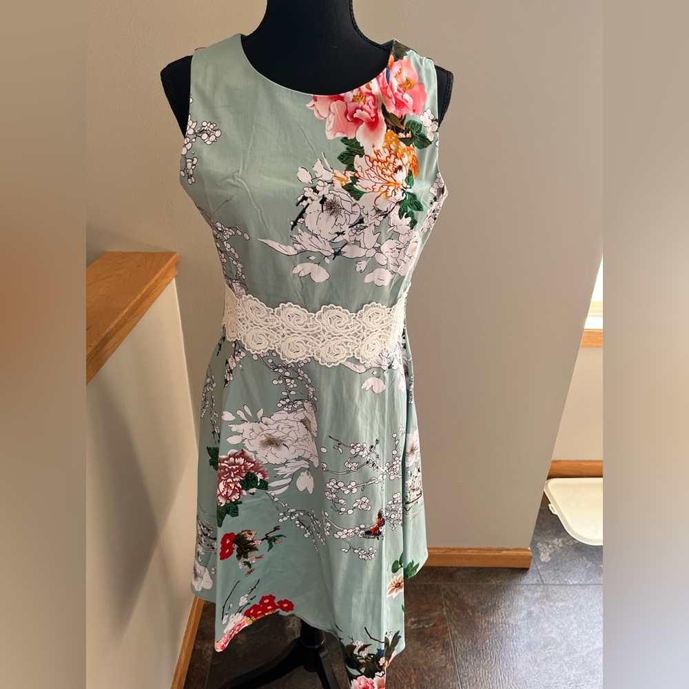 New cottagecore green floral flared sleeveless party/cocktail dress. Size medium